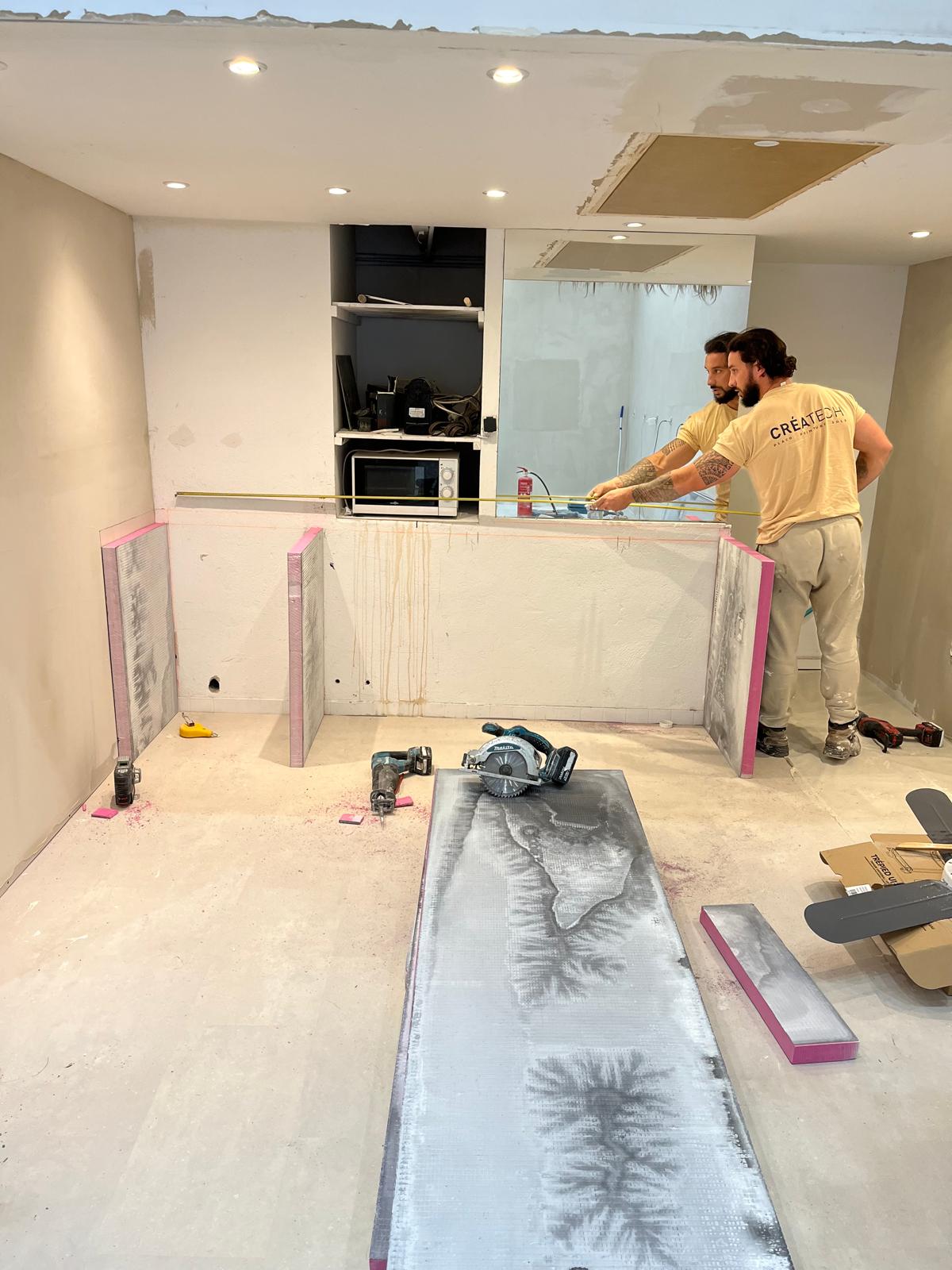 Prise de mesures et préparation des aménagements intérieurs pendant le chantier Maison Mégane.
